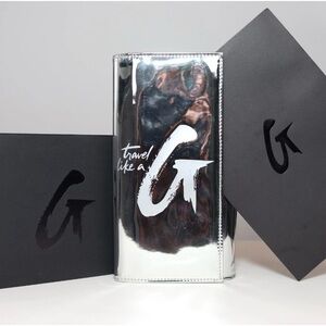 Passport Metallic Organizer